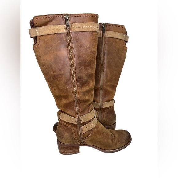 UGG Darcy Australian Riding Buckle Boots w/ zipper
Full Grain Distressed Leather - Picture 2 of 14
